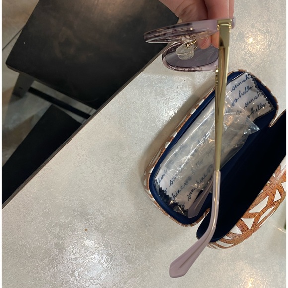 NWOT Stella and Dot Cat Eye Sunglasses with case - Picture 2 of 5